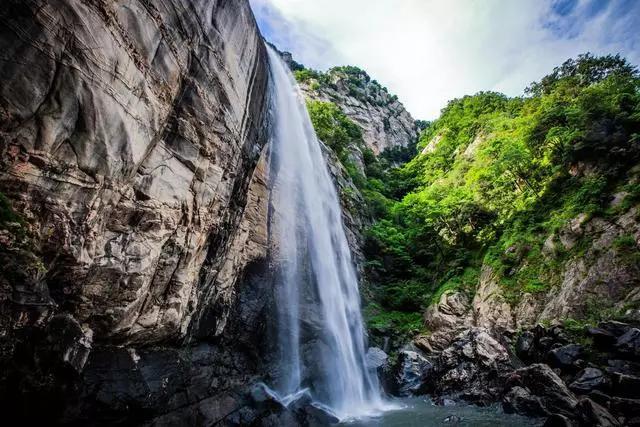 县令刚上任就被屠夫当街臭骂,县令:赏金子十两,几日后屠夫暴毙